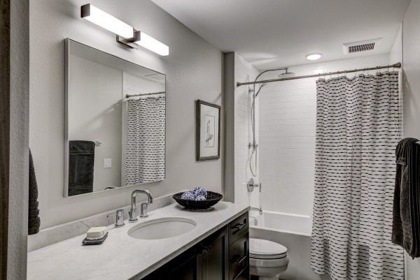 39 16   Bathroom 2